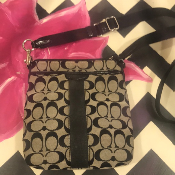 Coach Handbags - Cute coach crossbody